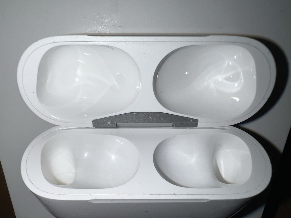 AirPods Pro 2 - Зарядний кейс, аксесуари