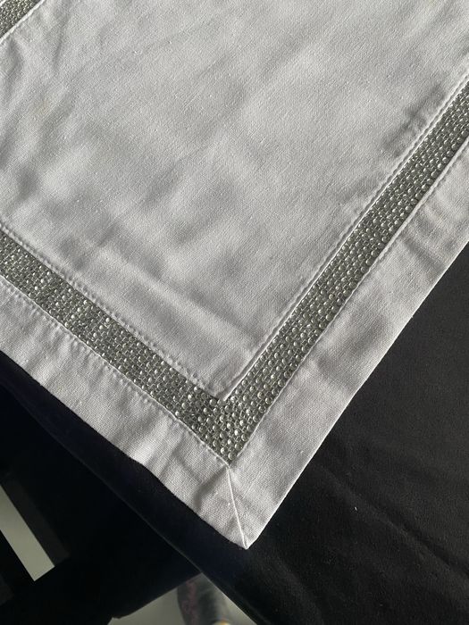 Bialy bieznik z cyrkoniami home&you