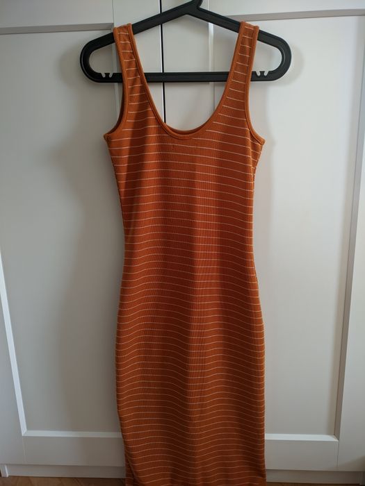 Sukienka midi Atmosphere 36/S obcisła musztardowy tuba