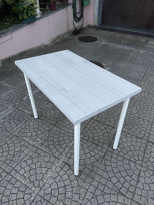 Kit mesa e cadeiras para estética - Bom estado