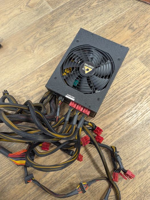 Блок живлення Chieftec 1250W