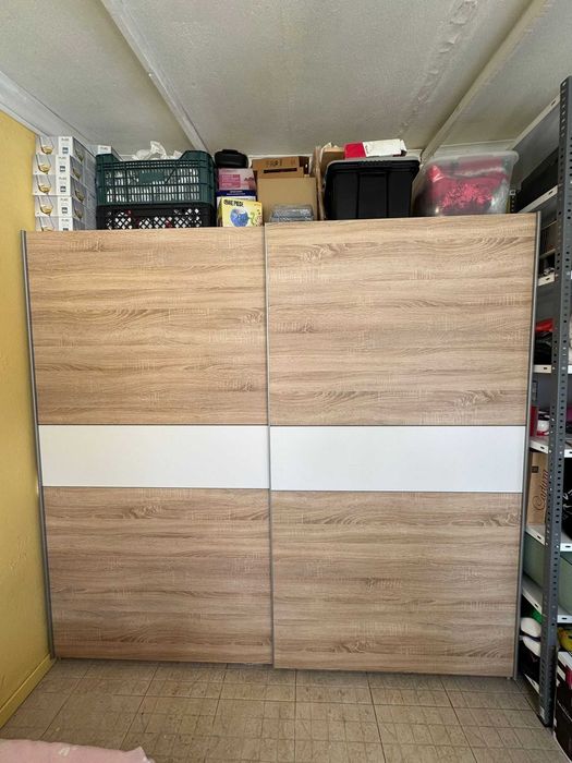 Roupeiro com portas de correr