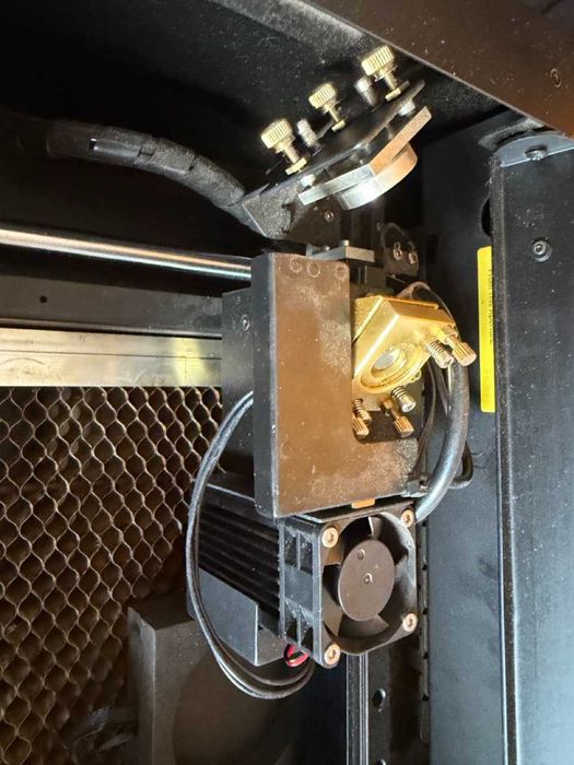 Máquina de Corte e Gravação a Laser FLUX + Acessórios