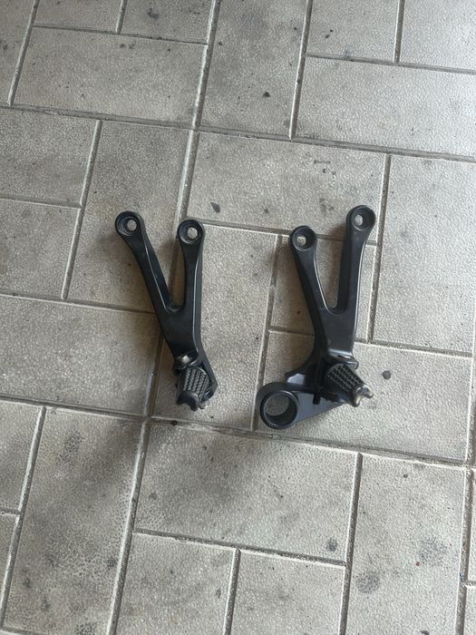 Продам подножки пасажира yamaha yzf-r1 2003-2004