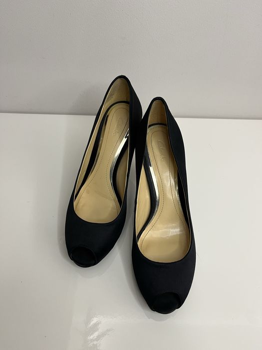 Туфлі на підборах чорні з відкритим пальчиком 38 р.