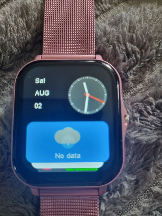 Smart watch złoty, różowy lub srebrny.