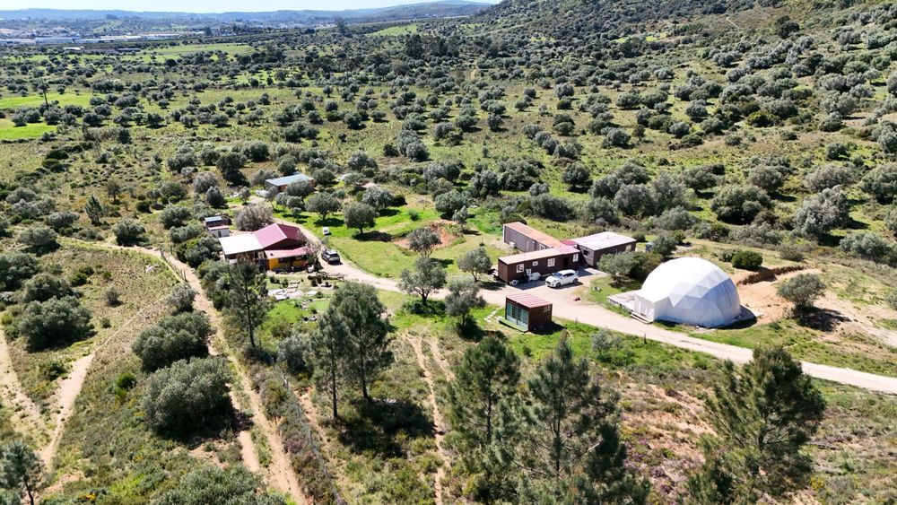 Terreno, comunidade e aldeia na montanha -Land and Village in mountain