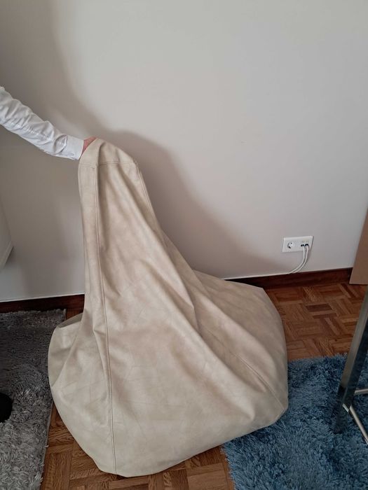 Puffe em pele sintética