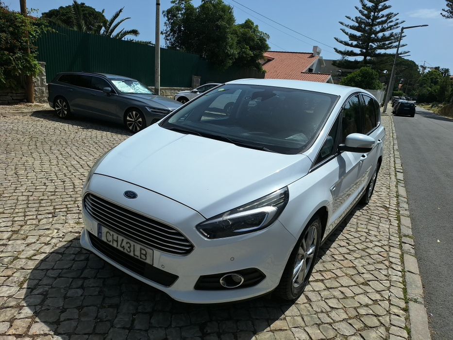 7 lugares, automatica e com poucos kms, aceito retoma