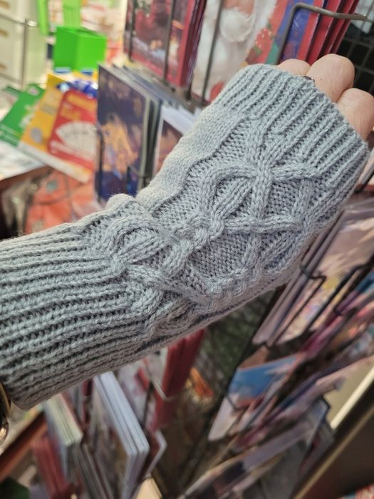 Szare Ciepłe Mitenki w warkocze