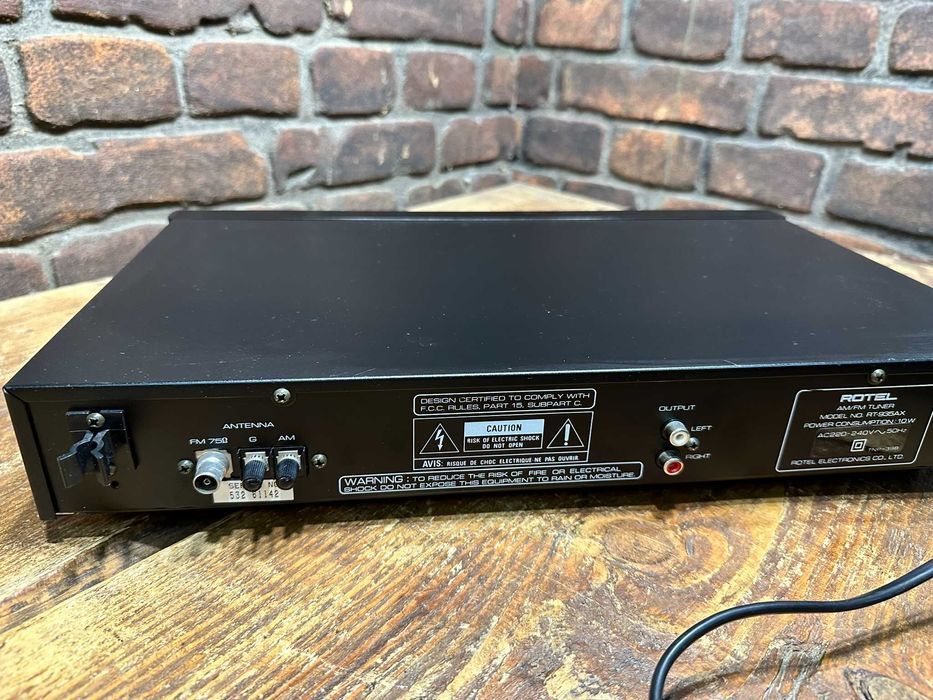 Tuner radiowy Rotel RT 935 AX
