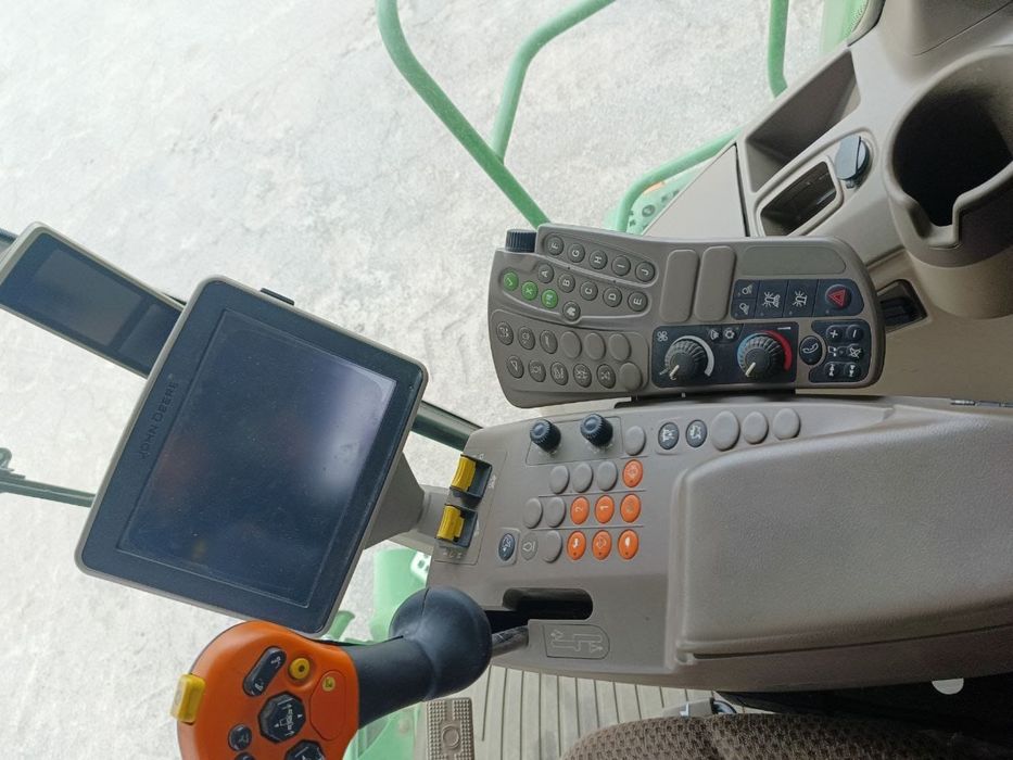 Комбайн John Deere S690i Продаж