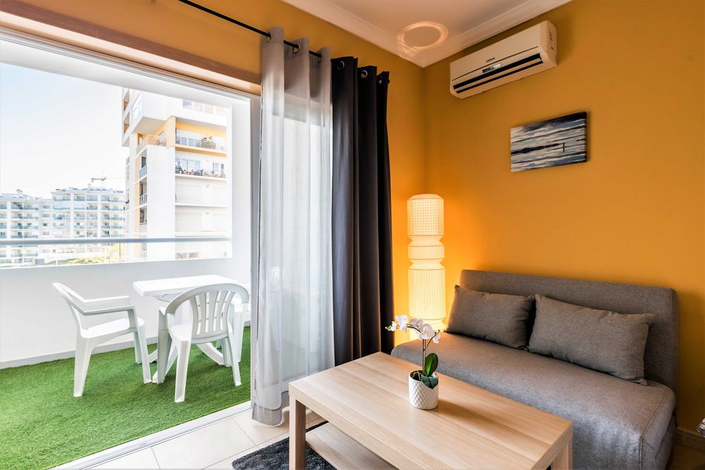 Apt T0 c/ AC, Piscina, Roupas, WIFI, TV Cabo, próx. Praia da Rocha