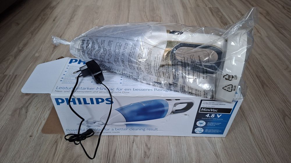Odkurzacz ręczny Philips  MiniVac Wet&Dry 4.8V FC6142