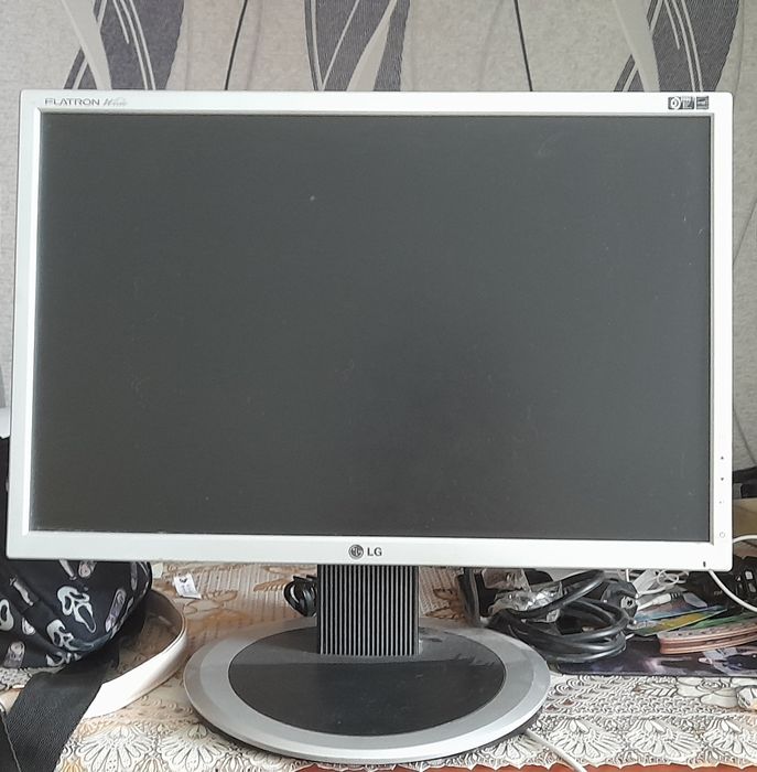 монитор LG Flatron L194WT