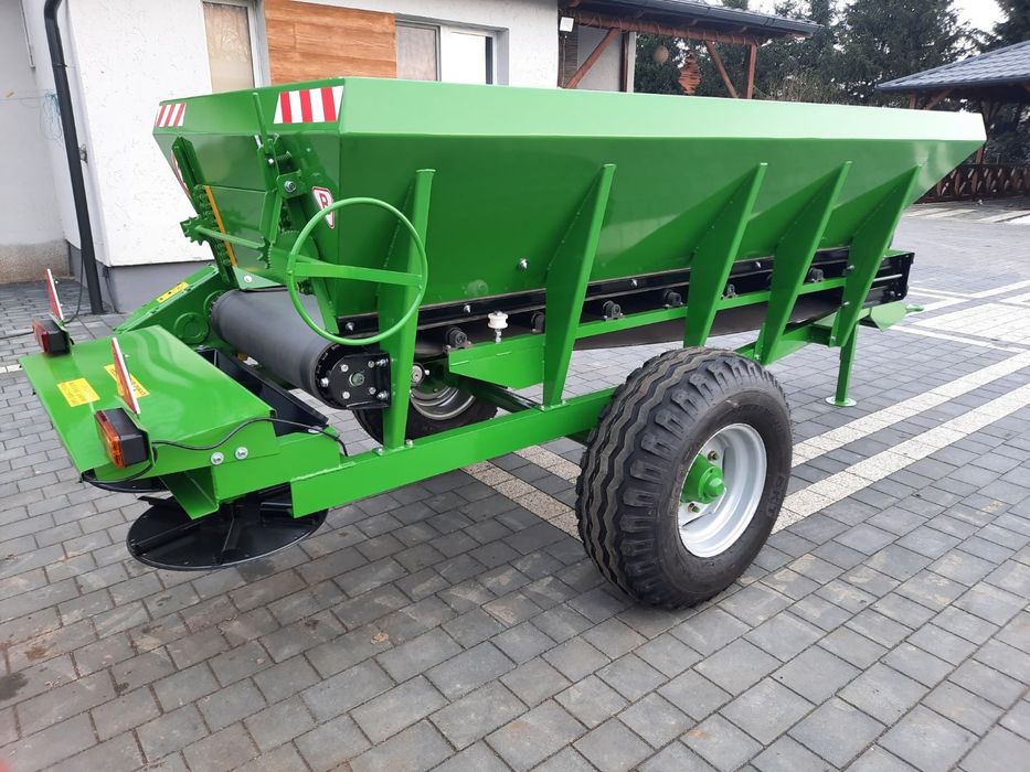 Rozsiewacz wapna rcw 3 piast ÷ transport