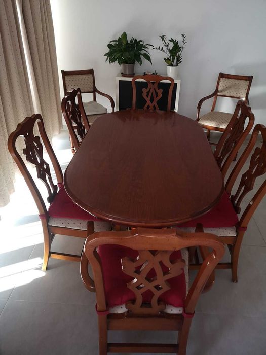 Mesa e 6 cadeiras de sala e jantar