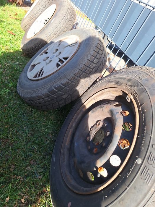 Felgi stalowe  r13 opony zima +kołpaki fiat panda