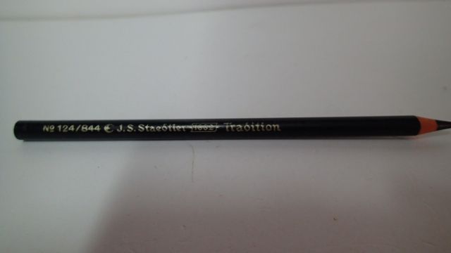 Caixa de lápis antigos da STAEDTLER e Caran D`ache