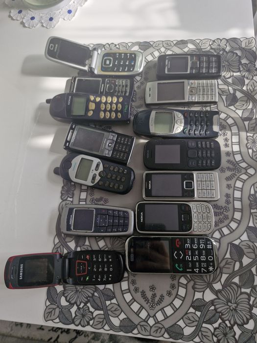 Zestaw telefonów klawiaturowych