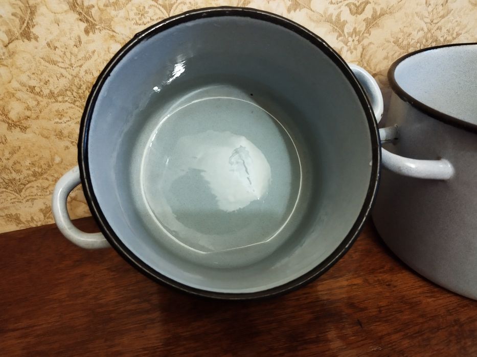 Кастрюли эмалированные 4 и 3л.