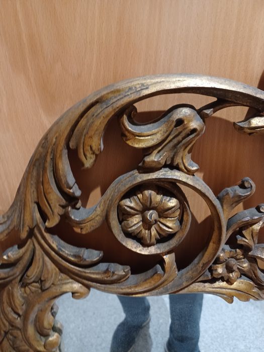 Espelho antigo de grande dimensão em talha de madeira
