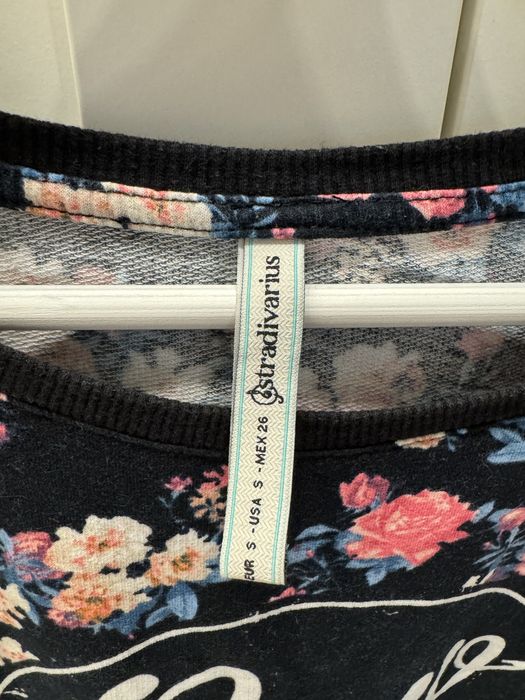 Sweatshirt com flores Stradivarius