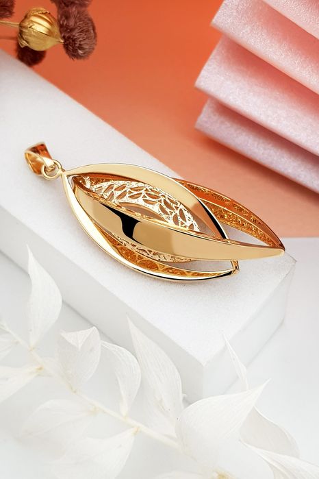 Piękna złota zawieszka