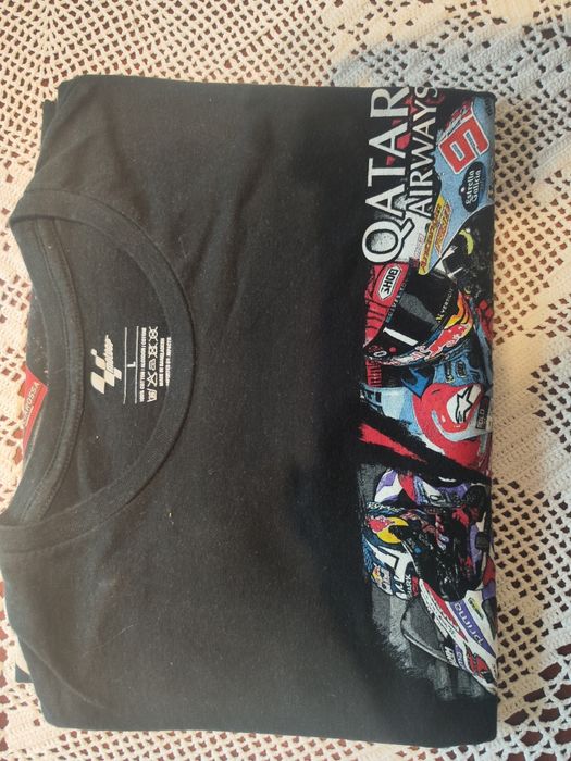 Vendo t-shirt do MotoGP, circuito de Doha em 2023