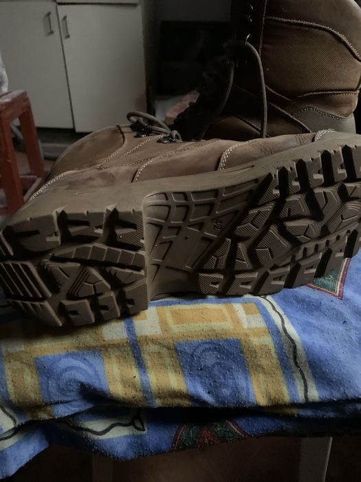 Продам берці 42розмір