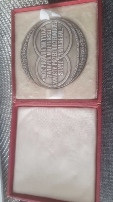Medal --Konstytucja Rodzina Małżeństwo