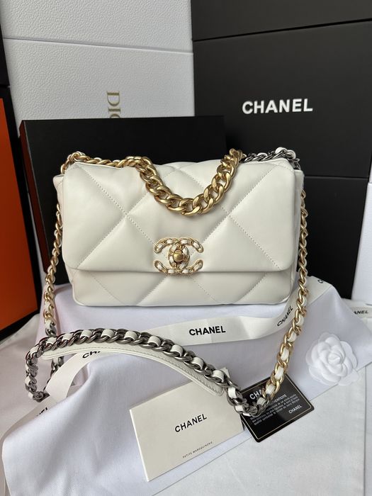 Torebka Chanel Flap Bag 19 White