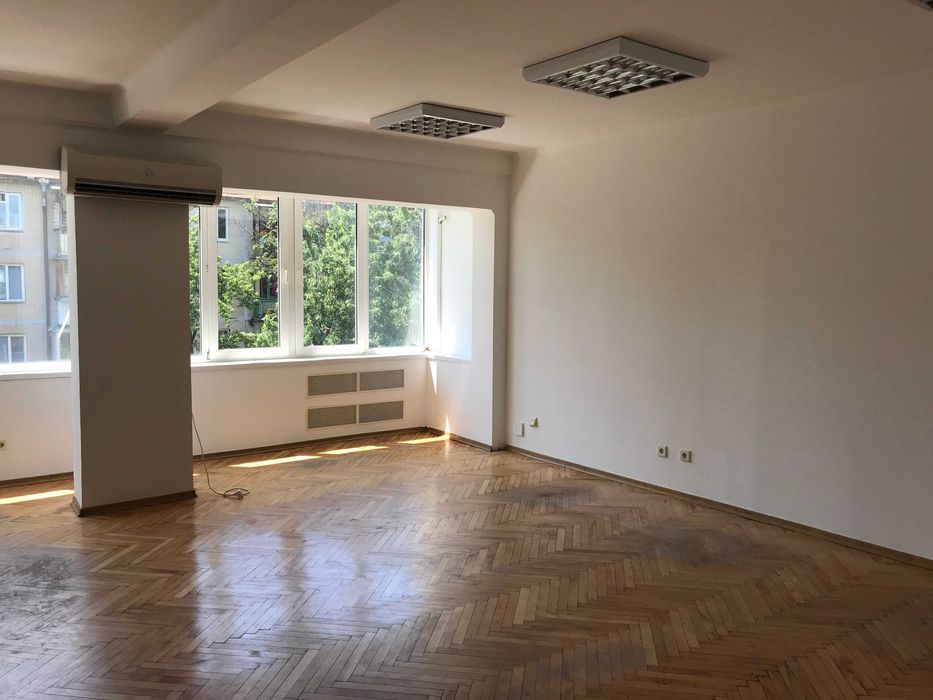 Здам офіс 50 м2, вул. Тампере 11А, Дарницька площа. Власник.