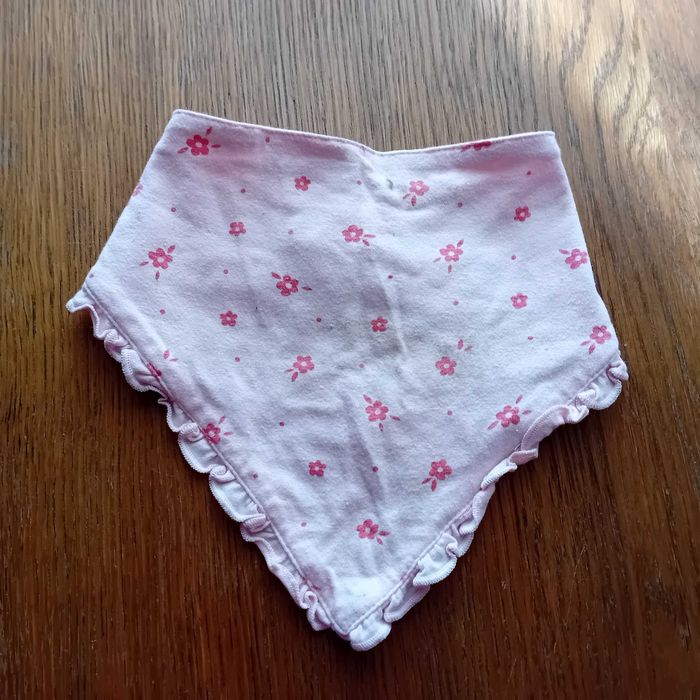 DZIEWCZYNKA - chusteczka  na głowke  zapinana na napy -rozm 74/80cm