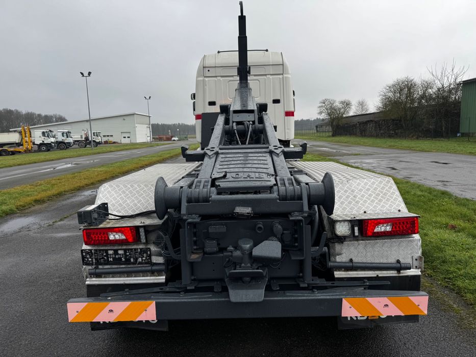Scania R520 V8 6x2 amplirol gancho