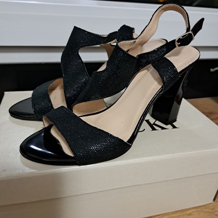 Sandały błyszczące