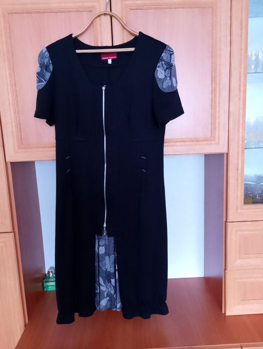 Сукня жіноча,в гарному стані чорного кольору.