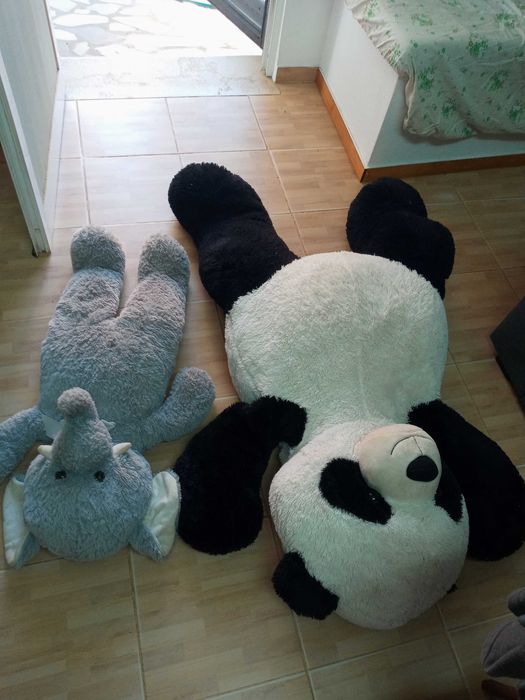 2 peluches grandes o panda mede 1.40 o elefante 90cm