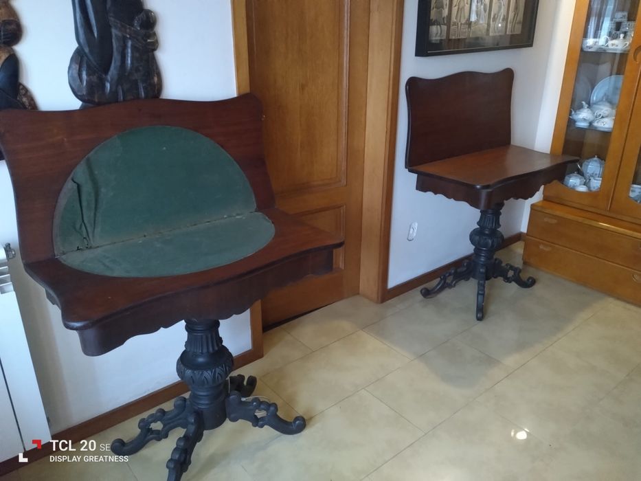 Mesa de jogo em pau santo