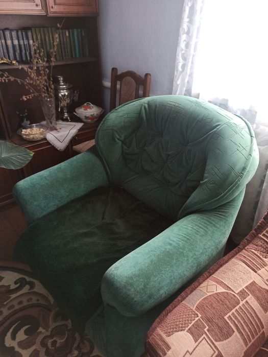 Диван і два крісла
