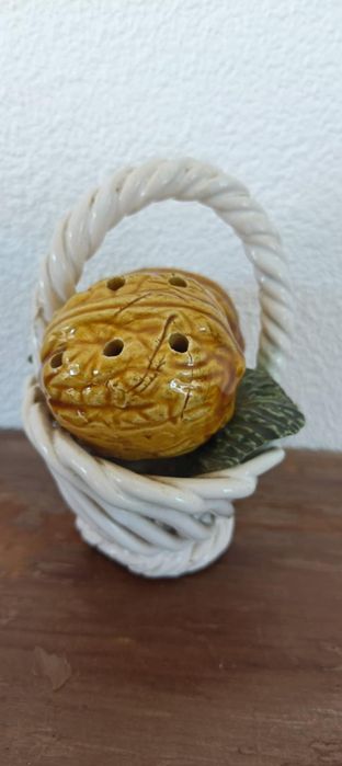 Cesta de nozes, paliteiro, loica caldas