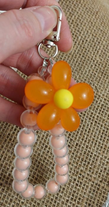 Brelok z kulkami i kwiatkiem