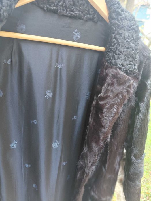 Casaco de pele genuina , cor preta