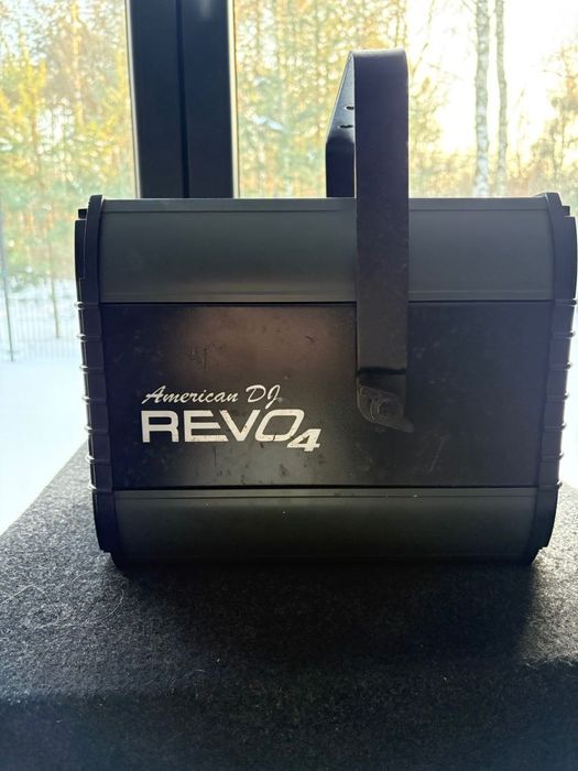 American Dj Revo 4 - efekt światło led dyskotekowe