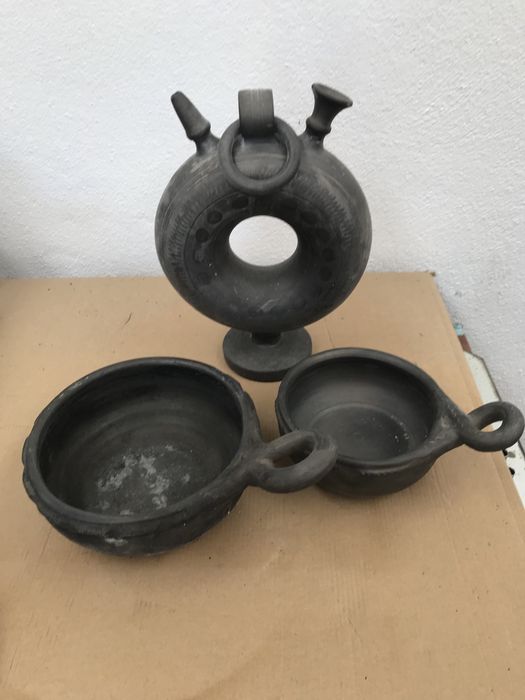 3 Peças antigas em barro negro