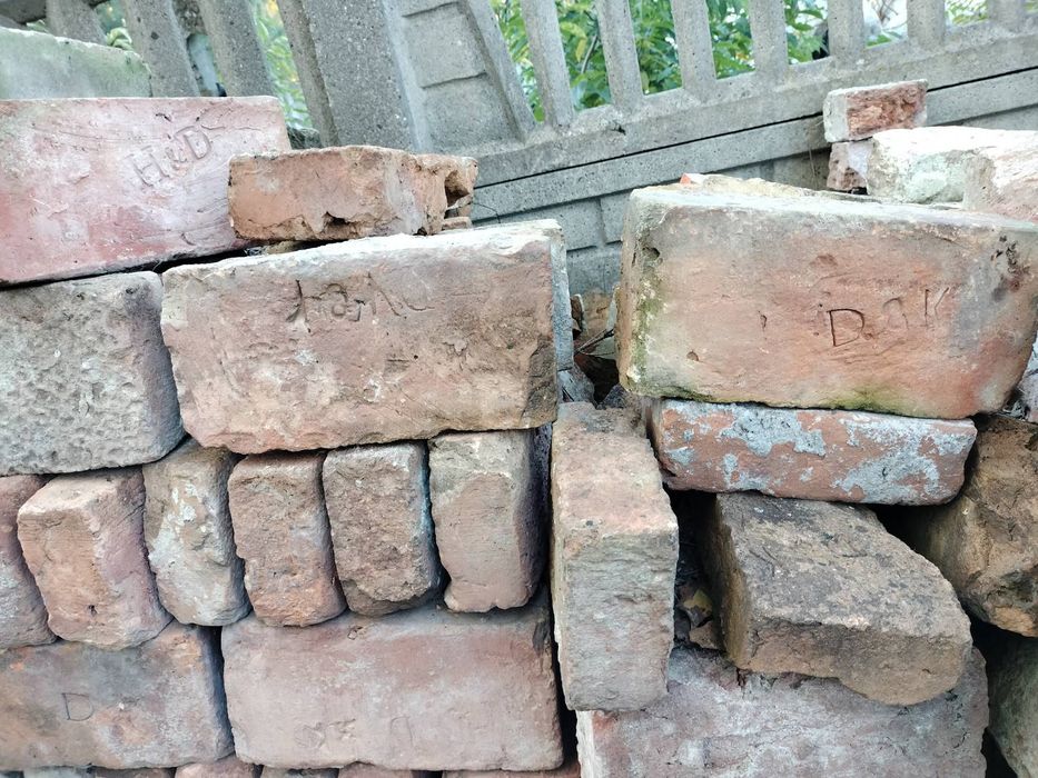 Stara cegła przedwojenna pełna zdrowa czerwona do sprzedania 1000 szt