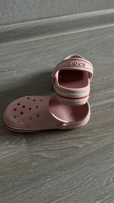 Продам крокси на дівчинку.