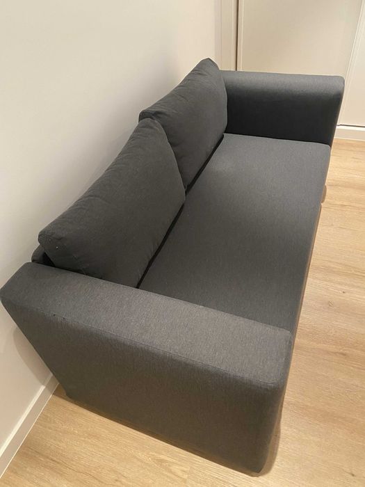 Sofá-cama de 2 lugares que se transforma em cama individual
