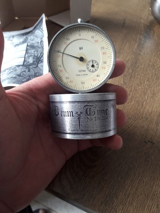 Тюнер для настройки барабанов.