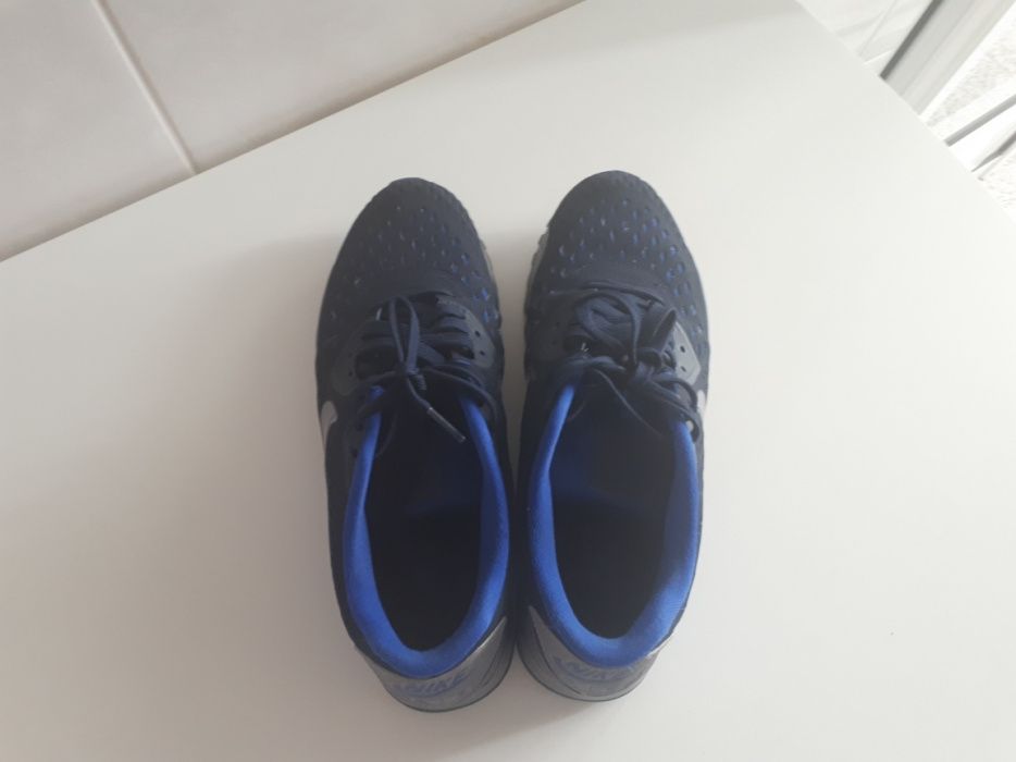 Nike  air  max .